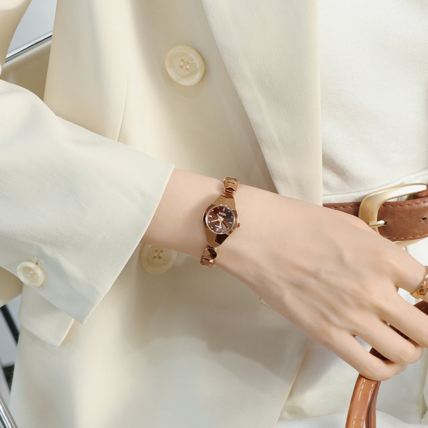 Montre élégante et minimaliste